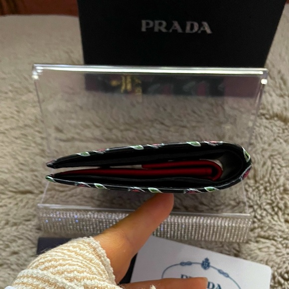 Prada Heart Flower Heart Compact Wallet Limited Edition! - Picture 6 of 14